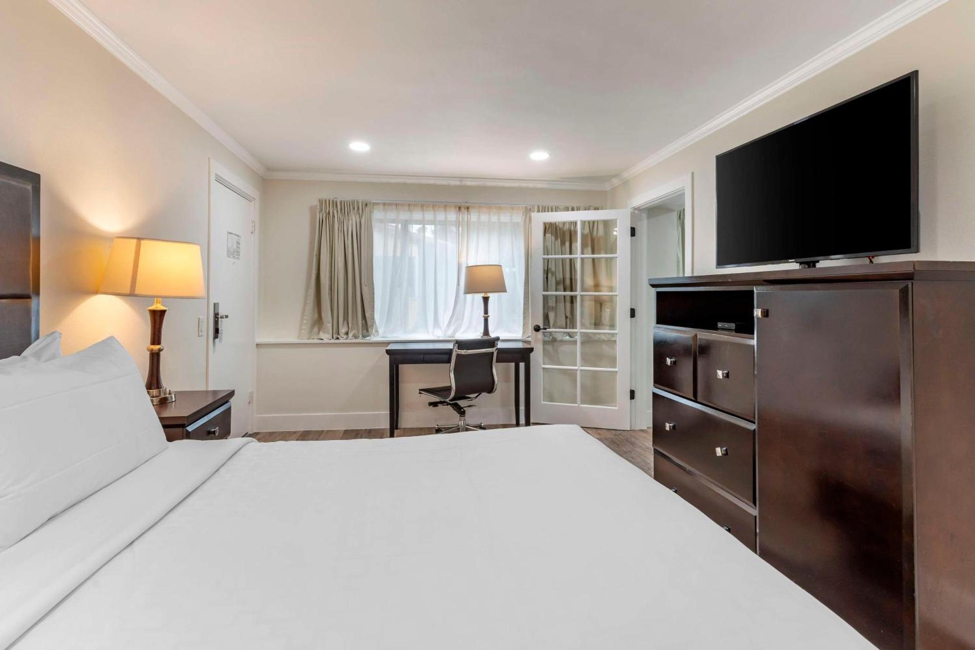 Best Western Carmel'S Town House Lodge Exterior foto